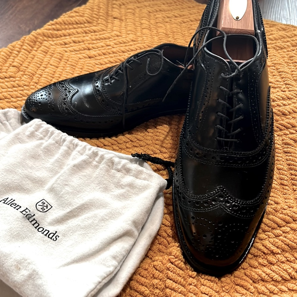 Men’s black Allen Edmonds dress shoes size 9 1/2D. New, never worn.